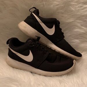 Nike Black and White Women's Sneakers